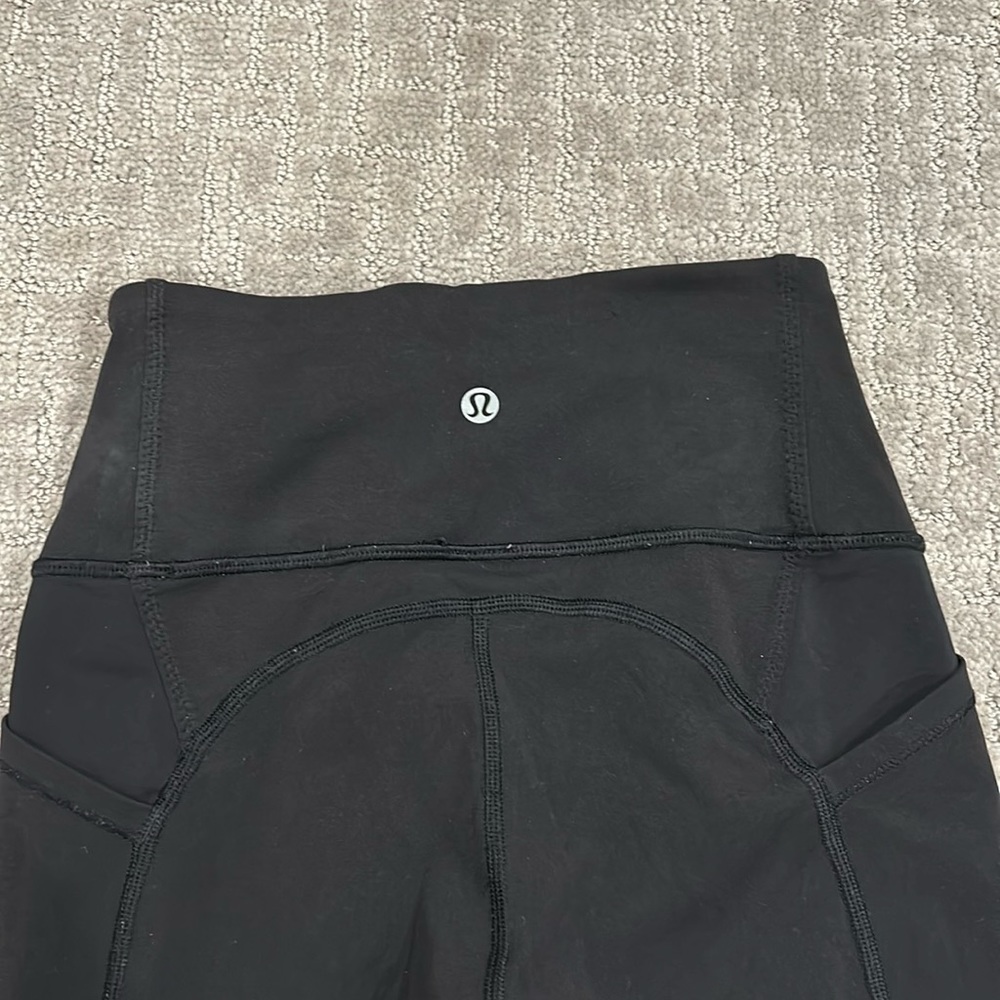 Black lululemon leggings in perfect condition
